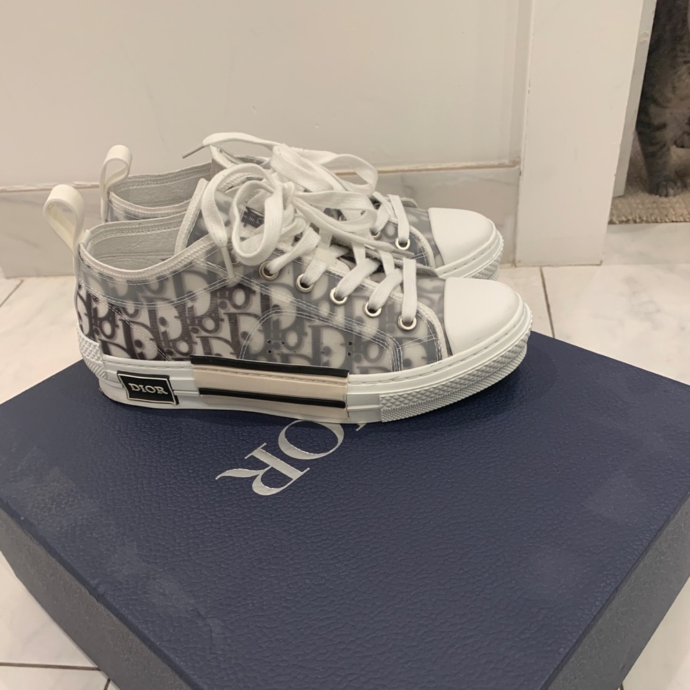 Gorgeous sneakers shoes CD logo all over